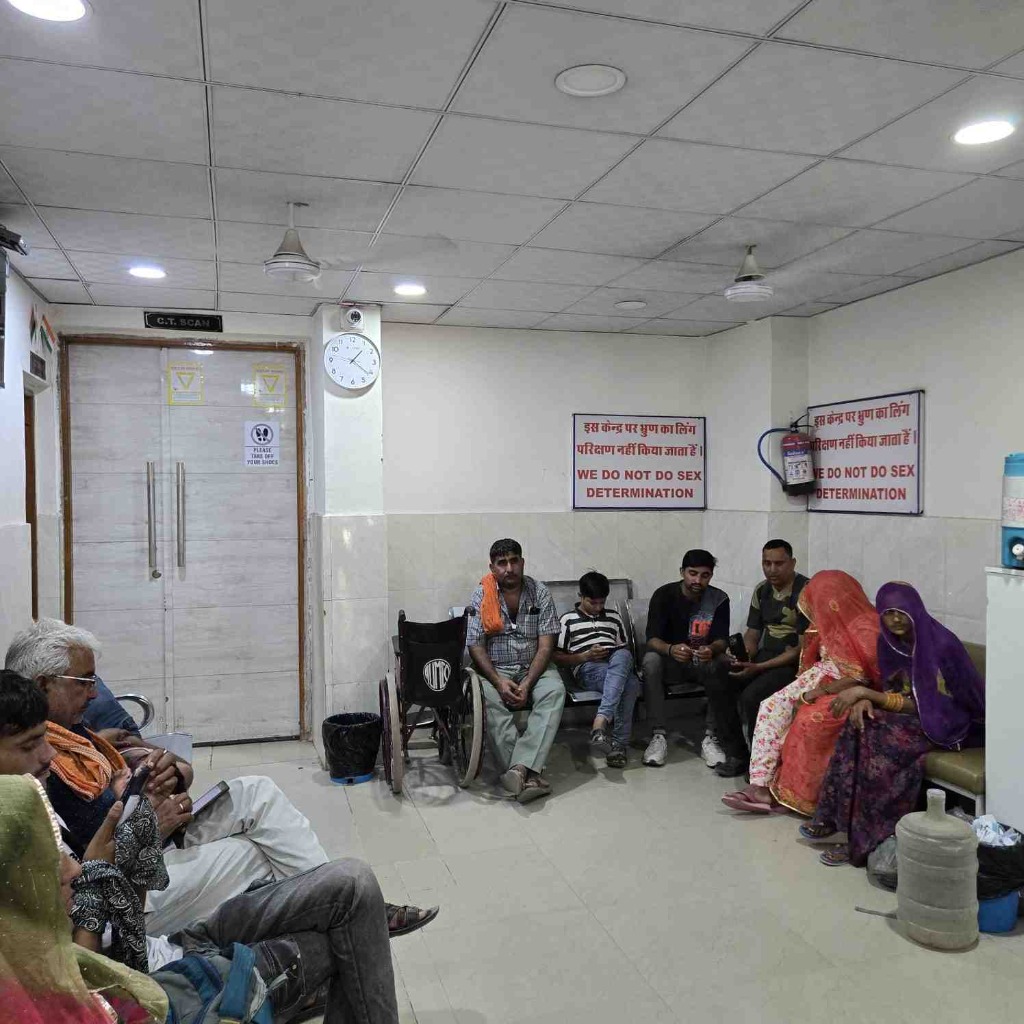 Comfortable patient waiting area at Kedar CT & MRI Centre, Barmer